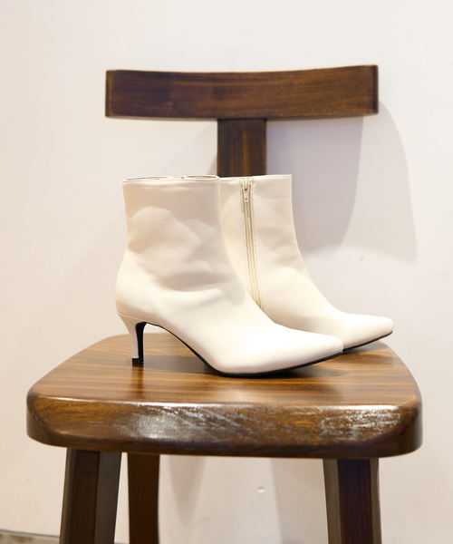 【一部店舗限定】ポインテッドトゥ ショートブーツ(6cm)（ブーツ）｜EMMA ROUGE VIF（エマルージュヴィフ）