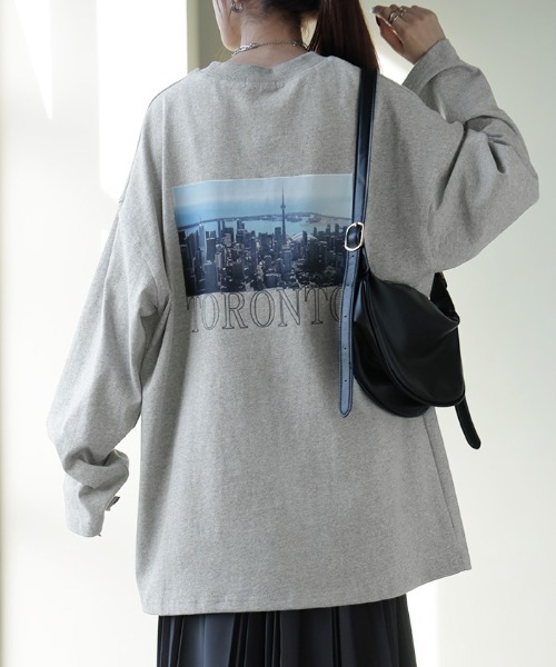 HUG.U(ハグユー)の「バックプリント 綿100%ロンT(Tシャツ/カットソー・レディース・ブラック/グレイッシュベージュ/カーキ/ライトグレー/ダークグレー・FREE)」の1枚目の写真