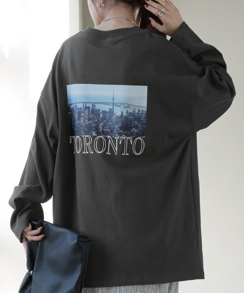 HUG.U(ハグユー)の「バックプリント 綿100%ロンT(Tシャツ/カットソー・レディース・ブラック/グレイッシュベージュ/カーキ/ライトグレー/ダークグレー・FREE)」の3枚目の写真