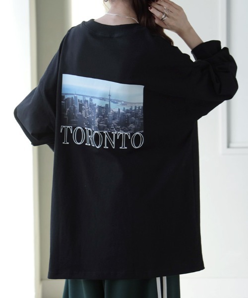 HUG.U(ハグユー)の「バックプリント 綿100%ロンT(Tシャツ/カットソー・レディース・ブラック/グレイッシュベージュ/カーキ/ライトグレー/ダークグレー・FREE)」の2枚目の写真
