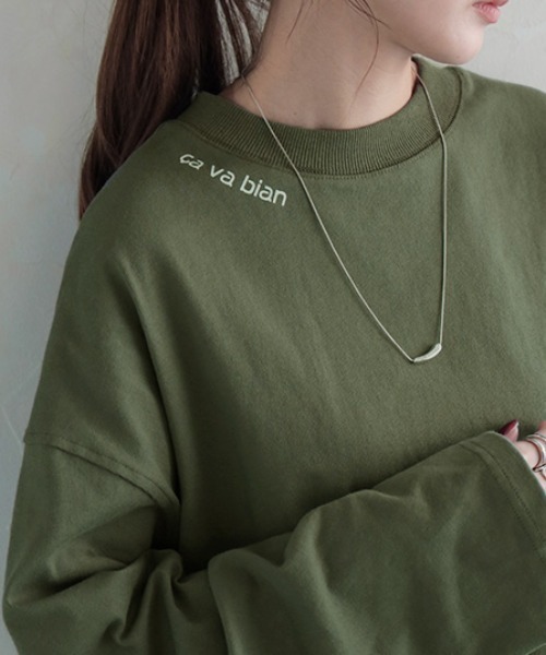 HUG.U(ハグユー)の「バックプリント 綿100%ロンT(Tシャツ/カットソー・レディース・ブラック/グレイッシュベージュ/カーキ/ライトグレー/ダークグレー・FREE)」の7枚目の写真