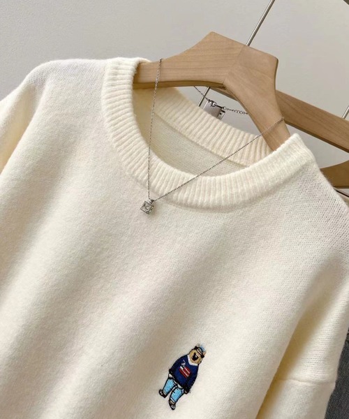 2ly2(トゥーリートゥー)の「クマ刺繍ラウンドネックソフトもちもちセーター(ニット/セーター・レディース・ピンク/ブラウン/ネイビー/ホワイト/パープル/ブラック・FREE)」の18枚目の写真