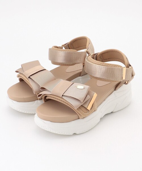 TOCCA(トッカ)の「RIBBON KNOT SPORTS SANDALS サンダル(サンダル・レディース・ベージュ系/ブラック系・LARGE/MEDIUM/SMALL)」の3枚目の写真