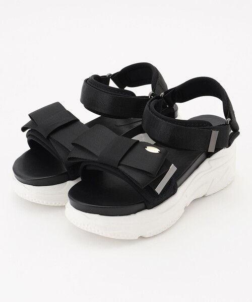 TOCCA(トッカ)の「RIBBON KNOT SPORTS SANDALS サンダル(サンダル・レディース・ベージュ系/ブラック系・LARGE/MEDIUM/SMALL)」の4枚目の写真