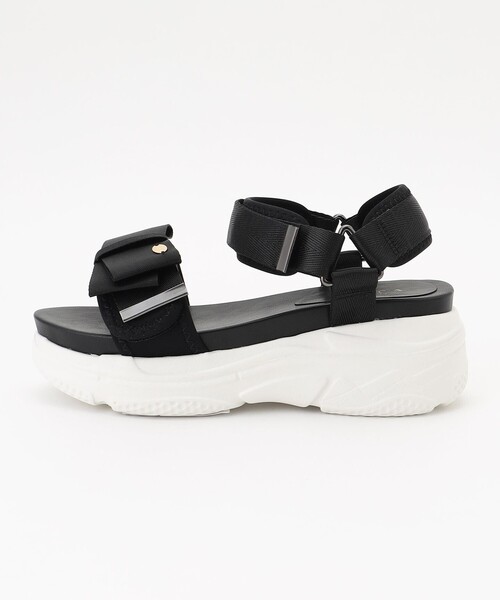 TOCCA(トッカ)の「RIBBON KNOT SPORTS SANDALS サンダル(サンダル・レディース・ベージュ系/ブラック系・LARGE/MEDIUM/SMALL)」の5枚目の写真