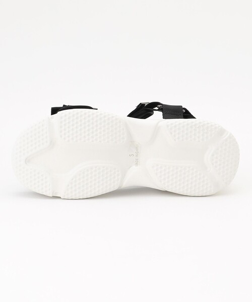 TOCCA(トッカ)の「RIBBON KNOT SPORTS SANDALS サンダル(サンダル・レディース・ベージュ系/ブラック系・LARGE/MEDIUM/SMALL)」の6枚目の写真