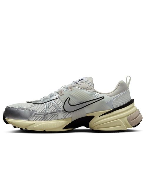 【セール】NIKE V2K RUN HJ4497-100（スニーカー）｜NIKE（ナイキ） 7,928円