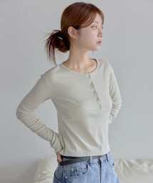 UNE MANSION（ユヌマンション）の「【UNE ORIGINAL】【6色展開】ヘンリーネックシルバースナップボタンシンプルTシャツカットソー（Tシャツ/カットソー）」