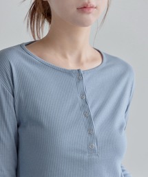 UNE MANSION（ユヌマンション）の「【UNE ORIGINAL】【6色展開】ヘンリーネックシルバースナップボタンシンプルTシャツカットソー（Tシャツ/カットソー）」