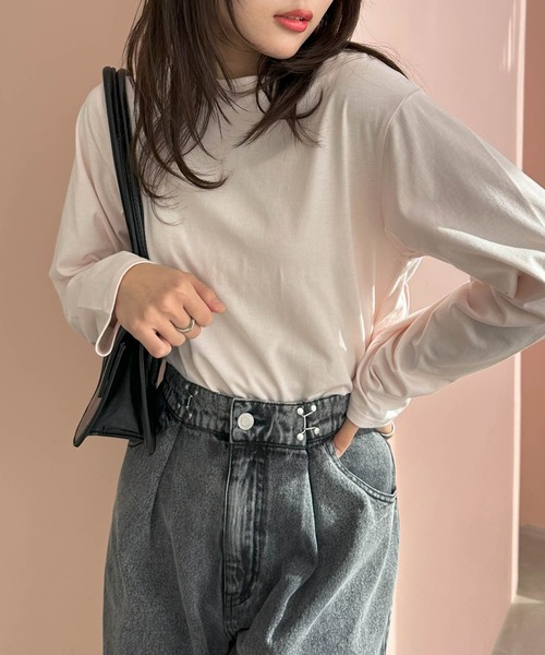 Freesia by andme(フリージアバイアンドミー)の「バックオープンレイヤードトップス(Tシャツ/カットソー・レディース・オフホワイト/ブラック/ピンク/オートミール・FREE)」の6枚目の写真