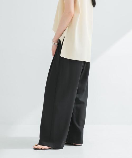 URBAN RESEARCH（アーバンリサーチ）の「『3サイズ展開』『イージーケア』タックギャザーストレートパンツ（その他パンツ・レディース・チャコールグレー/ブラック/ベージュ系その他/ストライプ・38/36/40）」の5枚目の写真