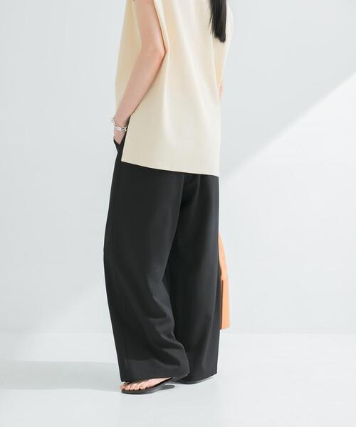 URBAN RESEARCH（アーバンリサーチ）の「『3サイズ展開』『イージーケア』タックギャザーストレートパンツ（その他パンツ・レディース・チャコールグレー/ブラック/ベージュ系その他/ストライプ・38/36/40）」の6枚目の写真