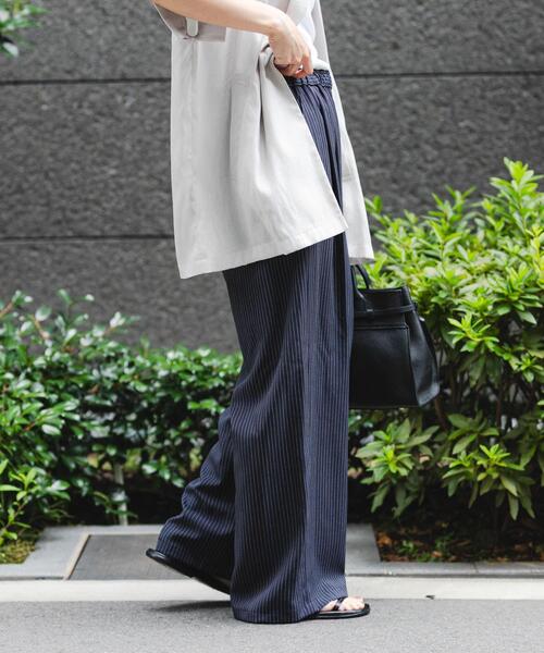 URBAN RESEARCH（アーバンリサーチ）の「『3サイズ展開』『イージーケア』タックギャザーストレートパンツ（その他パンツ・レディース・チャコールグレー/ブラック/ベージュ系その他/ストライプ・38/36/40）」の17枚目の写真