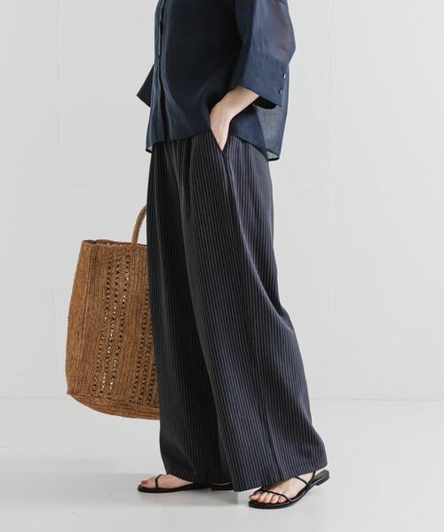 URBAN RESEARCH（アーバンリサーチ）の「『3サイズ展開』『イージーケア』タックギャザーストレートパンツ（その他パンツ・レディース・チャコールグレー/ブラック/ベージュ系その他/ストライプ・38/36/40）」の21枚目の写真