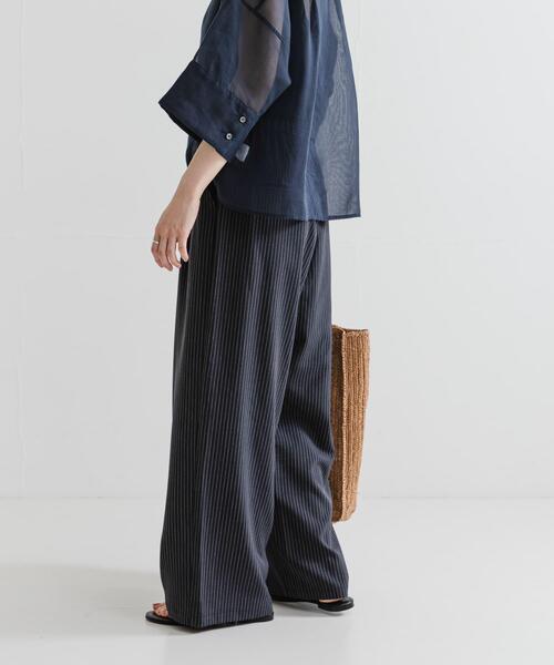 URBAN RESEARCH（アーバンリサーチ）の「『3サイズ展開』『イージーケア』タックギャザーストレートパンツ（その他パンツ・レディース・チャコールグレー/ブラック/ベージュ系その他/ストライプ・38/36/40）」の22枚目の写真