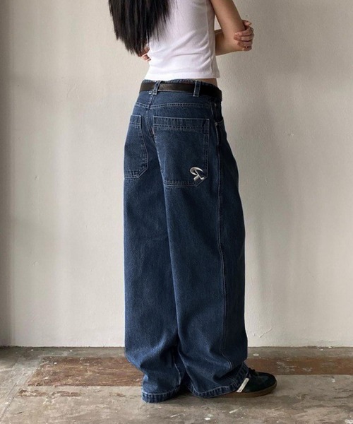 LYEON(リヨン)の「バック刺繍ワイドルーズデニム(デニムパンツ・レディース・ライトブルー/ブルー/インディゴブルー・MEDIUM/SMALL)」の2枚目の写真