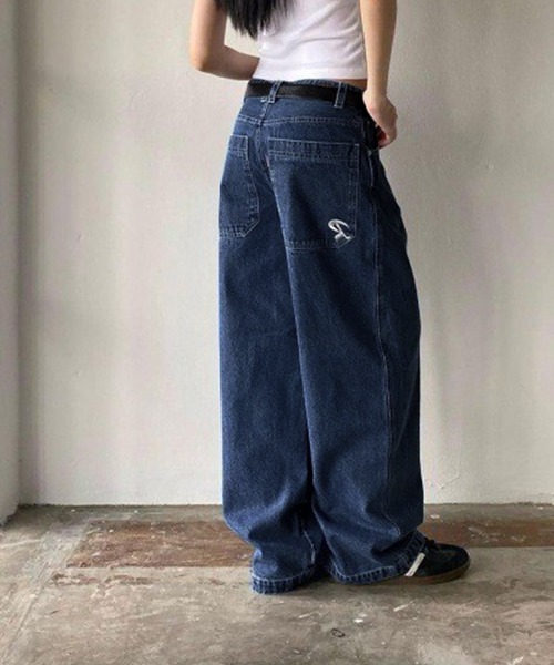 LYEON(リヨン)の「バック刺繍ワイドルーズデニム(デニムパンツ・レディース・ライトブルー/ブルー/インディゴブルー・MEDIUM/SMALL)」の10枚目の写真