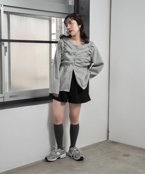 lawgy（ラウジー）の「front gather kurumi button flare tops / フロントギャザークルミボタンフレアトップス（Tシャツ/カットソー・レディース・ネイビー/ホワイト/ヘザーグレー・FREE）」の5枚目の写真