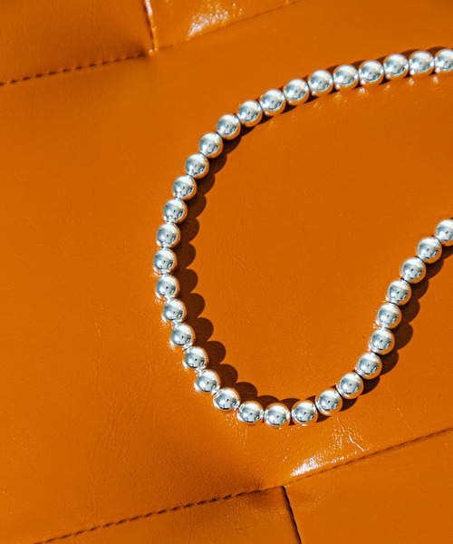 URBAN RESEARCH（アーバンリサーチ）の「decor『デコール』　Hematite8mmBallchoker（ネックレス・レディース・シルバー・-）」の4枚目の写真