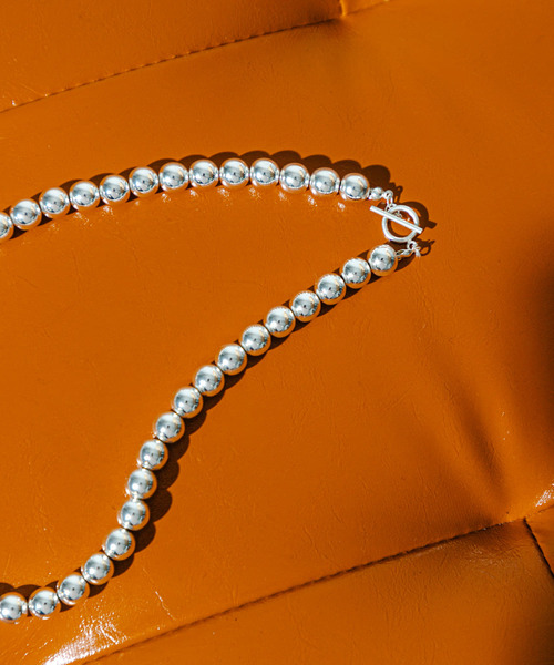 URBAN RESEARCH（アーバンリサーチ）の「decor『デコール』　Hematite8mmBallchoker（ネックレス・レディース・シルバー・-）」の5枚目の写真