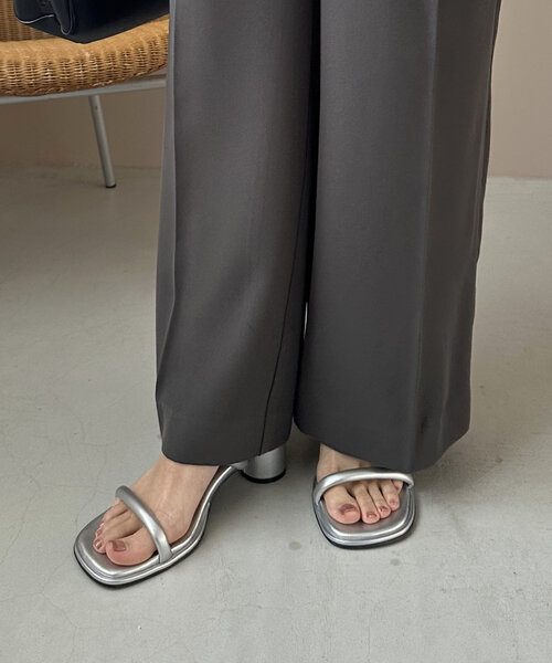 DISCOAT(ディスコート)の「パフィーラインサンダル(サンダル・レディース・ブラック/シルバー/キャメル・LARGE/MEDIUM)」の3枚目の写真