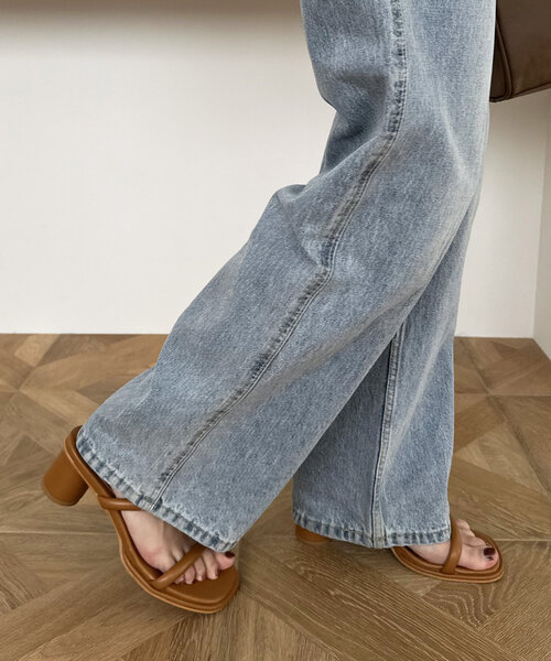 DISCOAT(ディスコート)の「パフィーラインサンダル(サンダル・レディース・ブラック/シルバー/キャメル・LARGE/MEDIUM)」の6枚目の写真