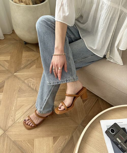 DISCOAT(ディスコート)の「パフィーラインサンダル(サンダル・レディース・ブラック/シルバー/キャメル・LARGE/MEDIUM)」の9枚目の写真