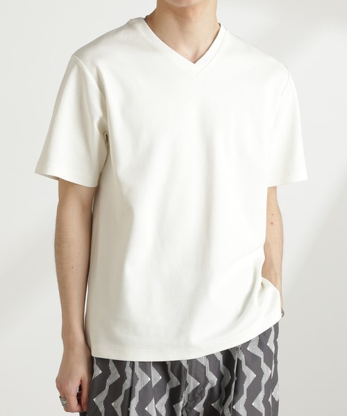 NANO universe（ナノユニバース）の「ダブルスムースVネックTシャツ 半袖（Tシャツ/カットソー・メンズ・ホワイト/カーキ/ブラック/ダークグレー・XL/L/M/S）」の2枚目の写真