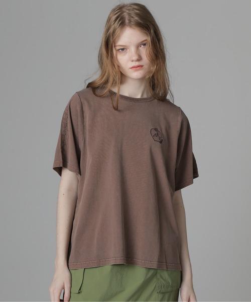 AVIREX(アヴィレックス)の「《直営店限定》LACE DETAILS EMBROIDERY T-SHIRT/レースディテール刺繍Tシャツ(Tシャツ/カットソー・レディース・チャコールグレー/オフホワイト/ブラウン・F)」の1枚目の写真