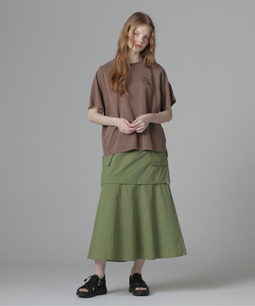 AVIREX(アヴィレックス)の「《直営店限定》LACE DETAILS EMBROIDERY T-SHIRT/レースディテール刺繍Tシャツ(Tシャツ/カットソー・レディース・チャコールグレー/オフホワイト/ブラウン・F)」の4枚目の写真