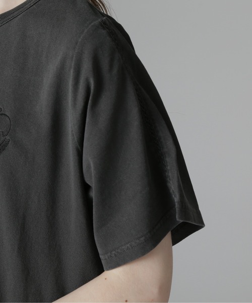 AVIREX(アヴィレックス)の「《直営店限定》LACE DETAILS EMBROIDERY T-SHIRT/レースディテール刺繍Tシャツ(Tシャツ/カットソー・レディース・チャコールグレー/オフホワイト/ブラウン・F)」の17枚目の写真