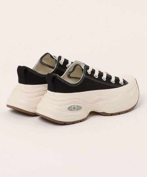 CONVERSE(コンバース)の「converse コンバース ALL STAR SURGETRAINER OX レディーススニーカー ローカット 厚底(オールスターサージトレーナーOX)(スニーカー・レディース・ブルー/ブラック・23.0cm/23.5cm/24.0cm/24.5cm/22.5cm/25.0cm)」の3枚目の写真