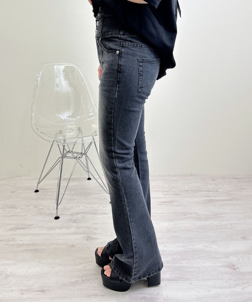 INGNI（イング）の「ハイウエストフレアデニムパンツ（デニムパンツ・レディース・ブルー系その他/グレー・S/M）」の5枚目の写真