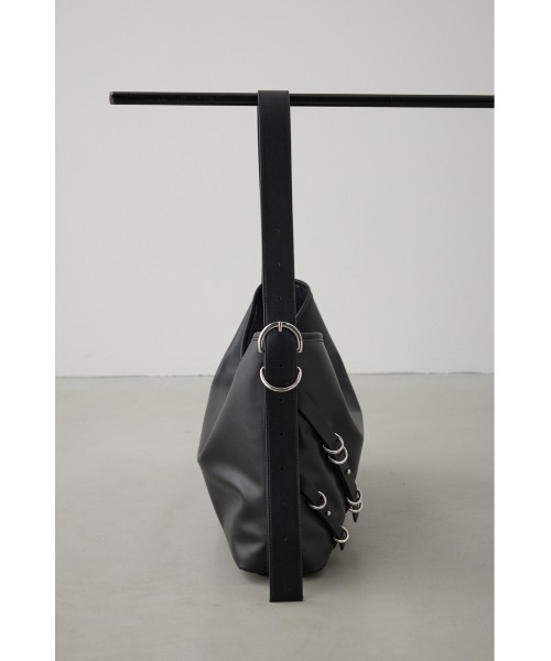 AZUL by moussy（アズールバイマウジー）の「ナローベルトデザイントートバッグ（トートバッグ・レディース・ブラック/レッド/ブラウン・FREE）」の7枚目の写真