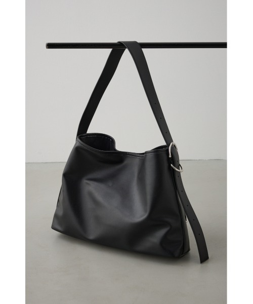 AZUL by moussy（アズールバイマウジー）の「ナローベルトデザイントートバッグ（トートバッグ・レディース・ブラック/レッド/ブラウン・FREE）」の8枚目の写真