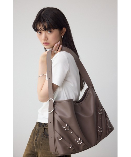 AZUL by moussy（アズールバイマウジー）の「ナローベルトデザイントートバッグ（トートバッグ・レディース・ブラック/レッド/ブラウン・FREE）」の15枚目の写真
