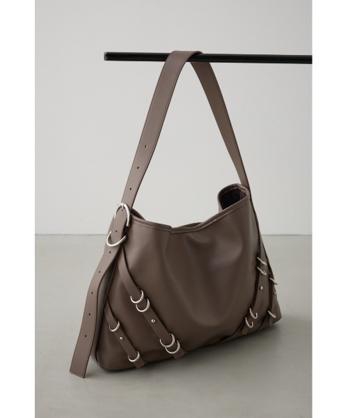 AZUL by moussy（アズールバイマウジー）の「ナローベルトデザイントートバッグ（トートバッグ・レディース・ブラック/レッド/ブラウン・FREE）」の16枚目の写真