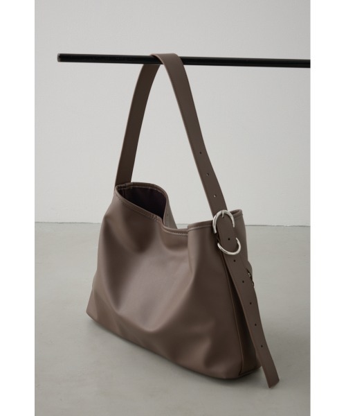 AZUL by moussy（アズールバイマウジー）の「ナローベルトデザイントートバッグ（トートバッグ・レディース・ブラック/レッド/ブラウン・FREE）」の18枚目の写真