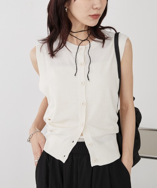 Auntie Rosa Holiday(アンティローザホリデー)の「カノコ編みクルーネックニットベスト(ベスト・レディース・レッド/アイボリー/ブラック・FREE)」の1枚目の写真