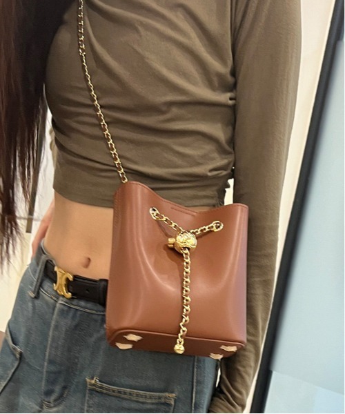 NiiNa(ニーナ)の「【 NiiNa / ニーナ 】高品質牛革 2way チェーンショルダー ミニ バケットバッグ(ショルダーバッグ・レディース・ブラウン/ホワイト/ブラック/ベージュ/グリーン・FREE)」の3枚目の写真
