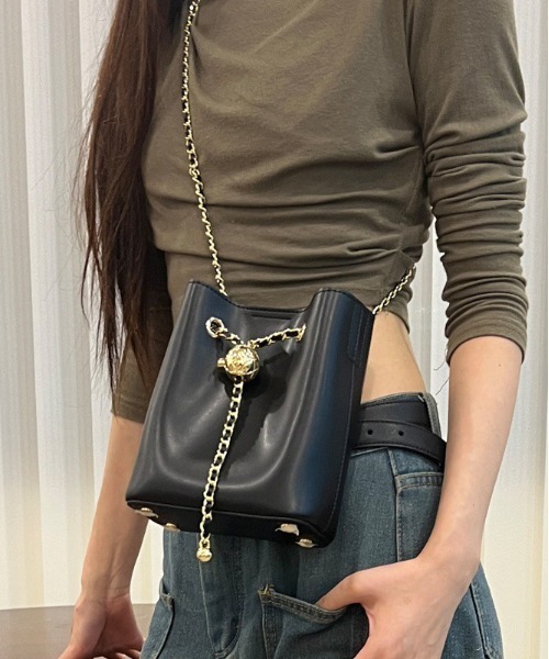 NiiNa(ニーナ)の「【 NiiNa / ニーナ 】高品質牛革 2way チェーンショルダー ミニ バケットバッグ(ショルダーバッグ・レディース・ブラウン/ホワイト/ブラック/ベージュ/グリーン・FREE)」の10枚目の写真