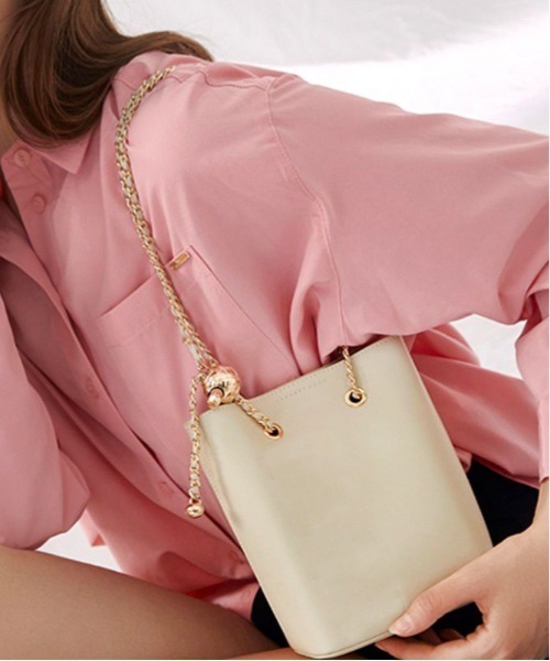 NiiNa(ニーナ)の「【 NiiNa / ニーナ 】高品質牛革 2way チェーンショルダー ミニ バケットバッグ(ショルダーバッグ・レディース・ブラウン/ホワイト/ブラック/ベージュ/グリーン・FREE)」の19枚目の写真