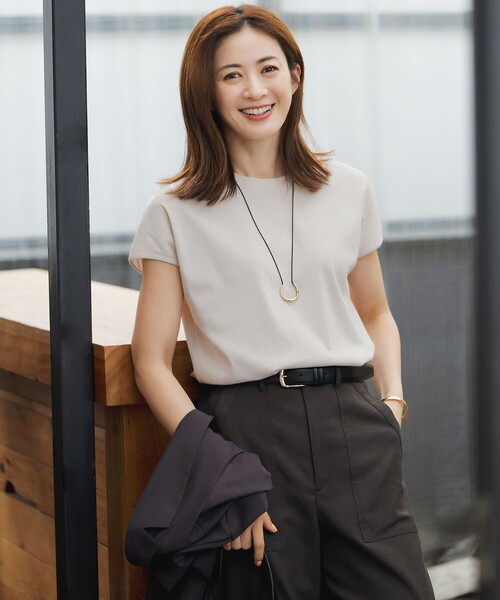 23区(ニジュウサンク)の「【汗じみ防止/速乾性】フレンチスリーブ IT Tシャツ(Tシャツ/カットソー・レディース・ホワイト系/ダークブラウン系/ベージュ系/スカイブルー系/ライトオレンジ系・38)」の4枚目の写真