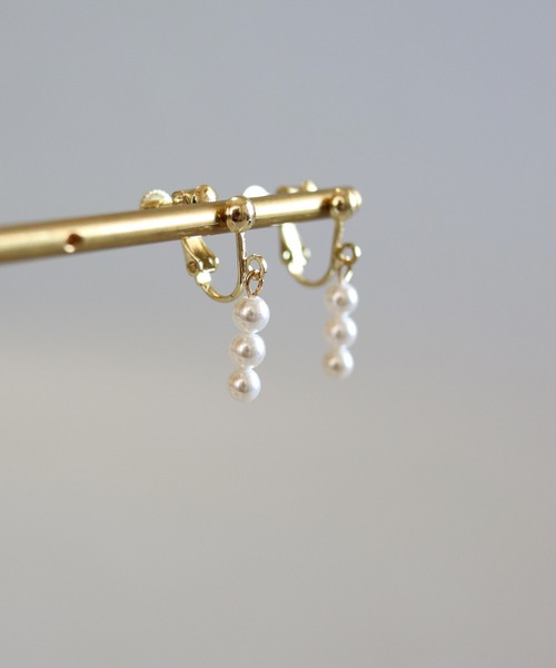 CERCA(チェルカ)の「KAM.accessory/サージカルステンレス316L/金属アレルギー対応/3連パールイヤリング(イヤリング・レディース・シルバー系2/ゴールド系2/シルバー系1/ゴールド系1・FREE)」の13枚目の写真