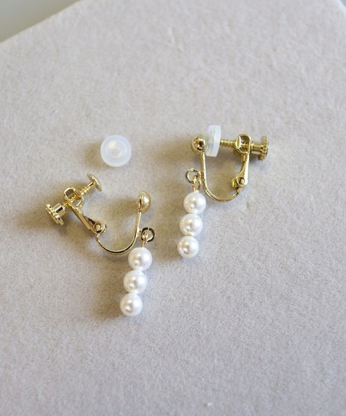 CERCA(チェルカ)の「KAM.accessory/サージカルステンレス316L/金属アレルギー対応/3連パールイヤリング(イヤリング・レディース・シルバー系2/ゴールド系2/シルバー系1/ゴールド系1・FREE)」の16枚目の写真
