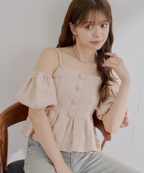 chico ツイードオフショルペプラムブラウス Chico（チコ）の「【5色展開/マルチway】ツイードオフショルペプラム