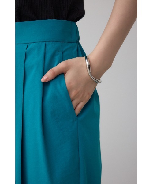 AZUL by moussy（アズールバイマウジー）の「C/T撥水タックワイドパンツ（スラックス・レディース・ブルー/ブラック/ライトベージュ・SMALL/MEDIUM）」の8枚目の写真