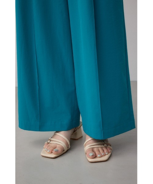AZUL by moussy（アズールバイマウジー）の「C/T撥水タックワイドパンツ（スラックス・レディース・ブルー/ブラック/ライトベージュ・SMALL/MEDIUM）」の7枚目の写真