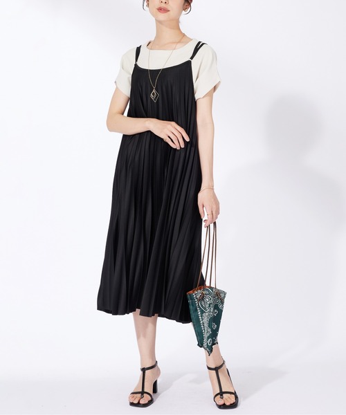 BELLUNA PLUS(ベルーナ)の「バックリボン使いプリーツキャミワンピース(ワンピース・レディース・ブラック/カーキ・M/L/XL/2XL)」の11枚目の写真