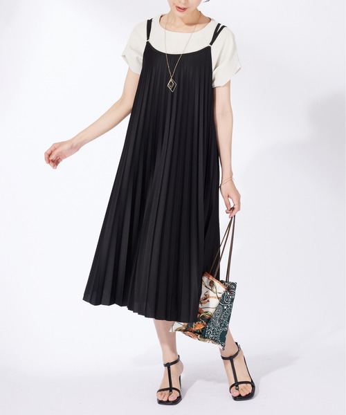 BELLUNA PLUS(ベルーナ)の「バックリボン使いプリーツキャミワンピース(ワンピース・レディース・ブラック/カーキ・M/L/XL/2XL)」の12枚目の写真
